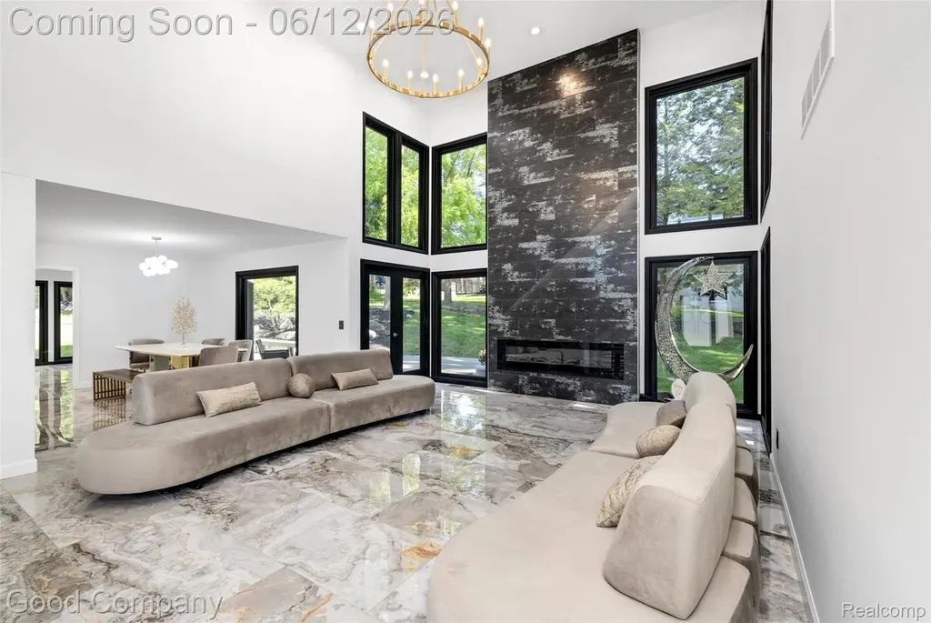 3176 Chambord Drive West Bloomfield Charter Township MI 48323