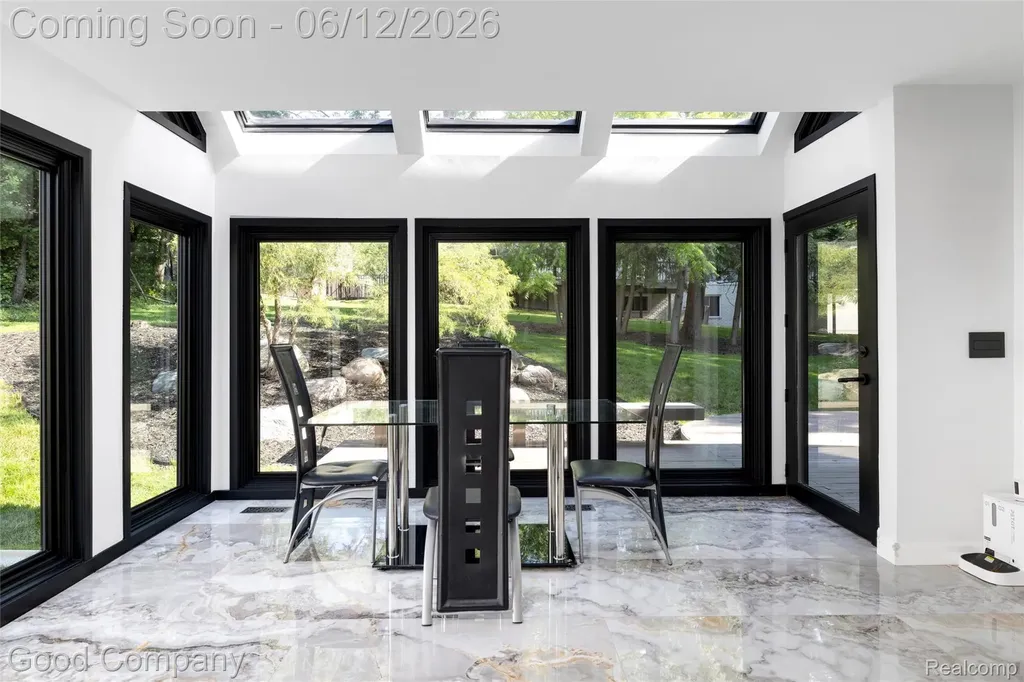 3176 Chambord Drive West Bloomfield Charter Township MI 48323