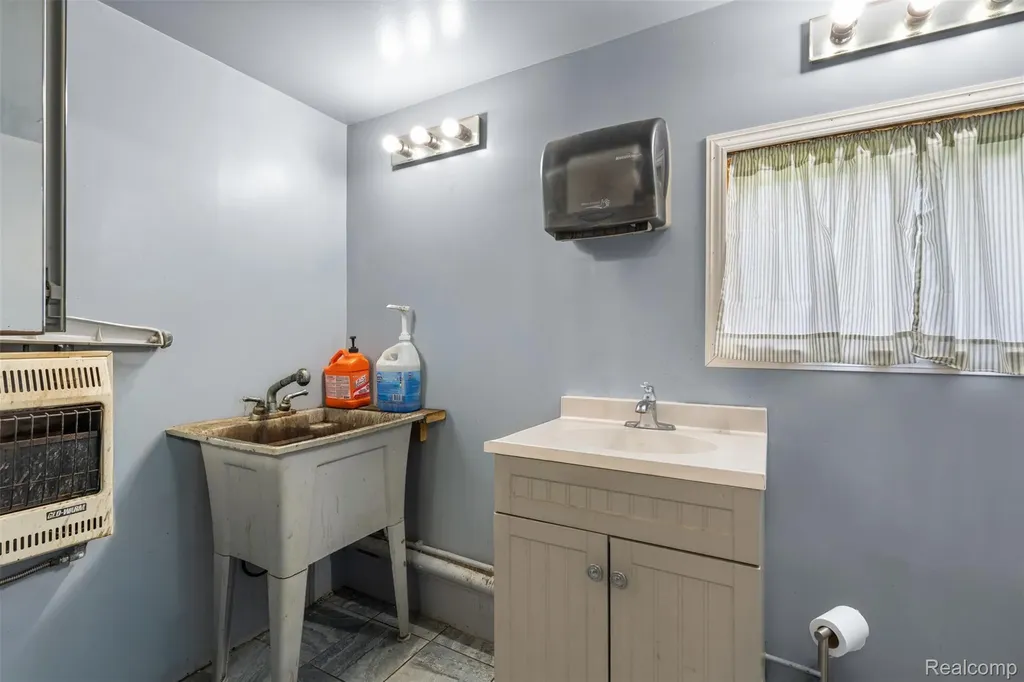 4114 E Michigan Avenue Leoni Township MI 49202