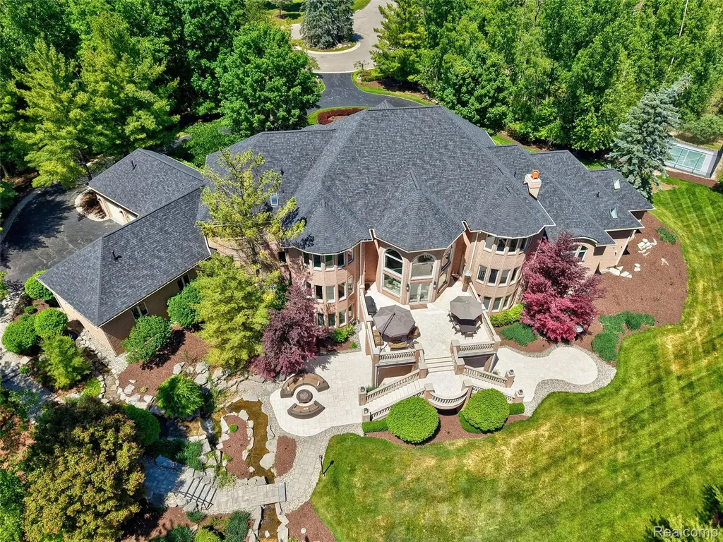 8479 Misty Meadows Grand Blanc Charter Township MI 48439