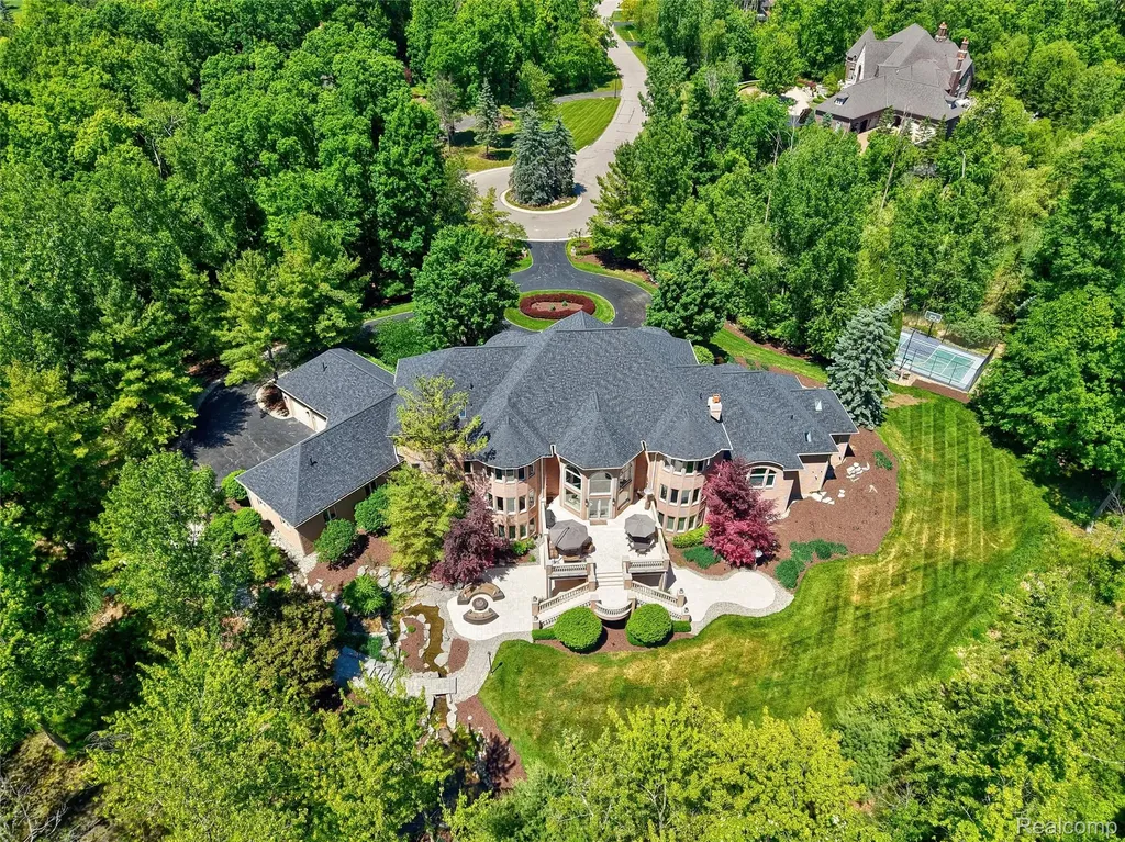 8479 Misty Meadows Grand Blanc Charter Township MI 48439