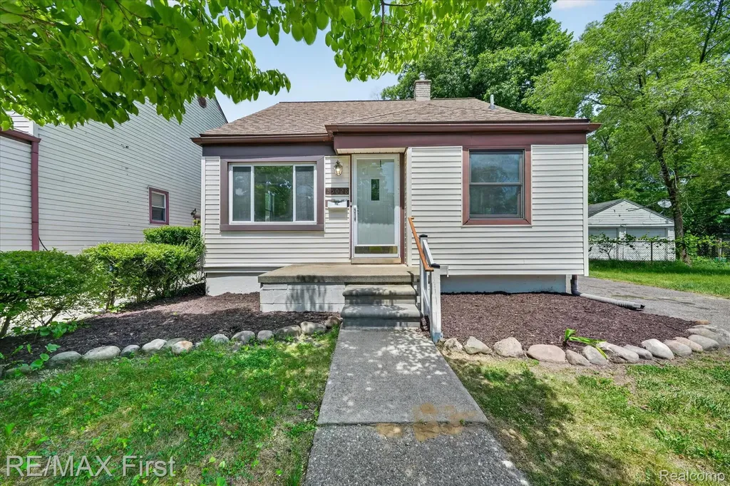 25028 Midland Redford Charter Township MI 48239