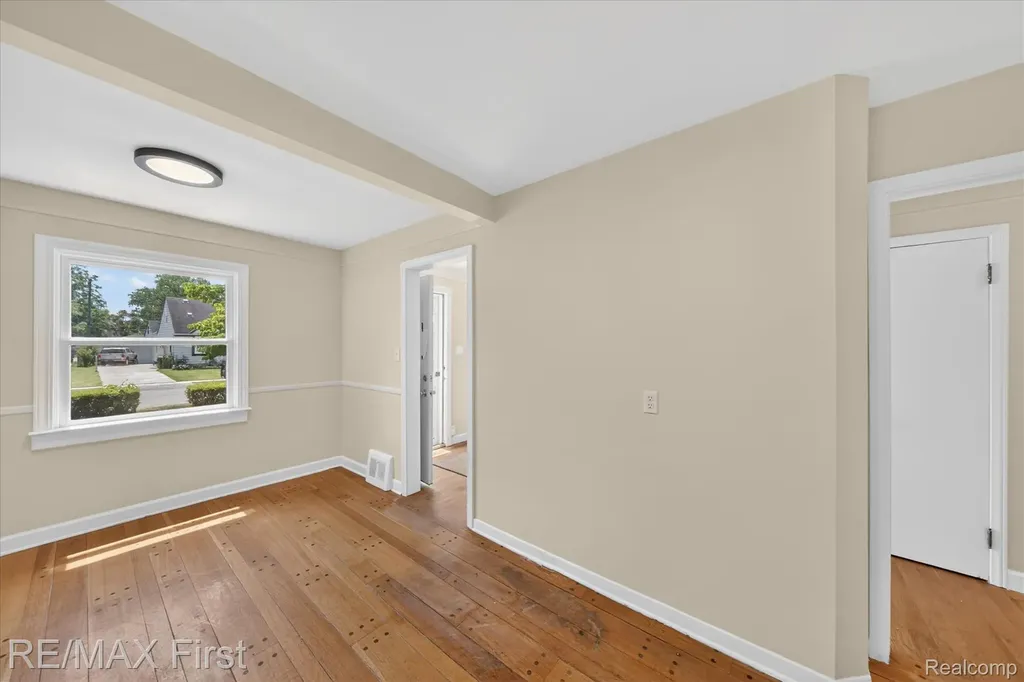 25028 Midland Redford Charter Township MI 48239