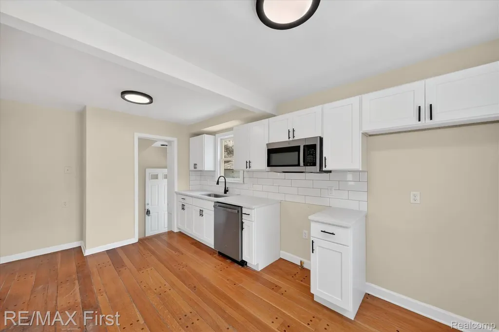 25028 Midland Redford Charter Township MI 48239