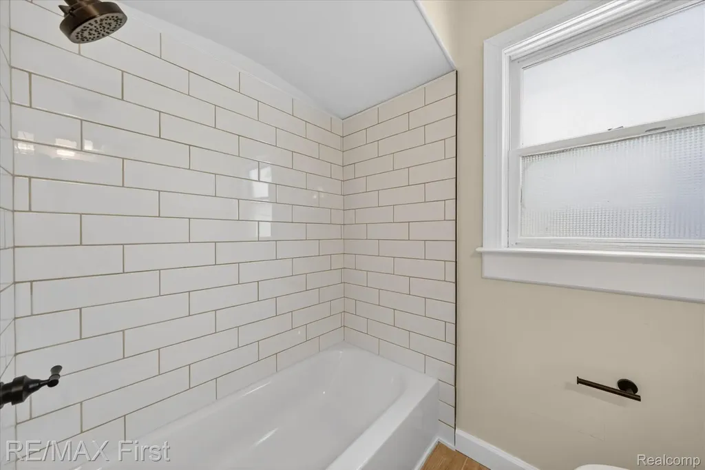 25028 Midland Redford Charter Township MI 48239