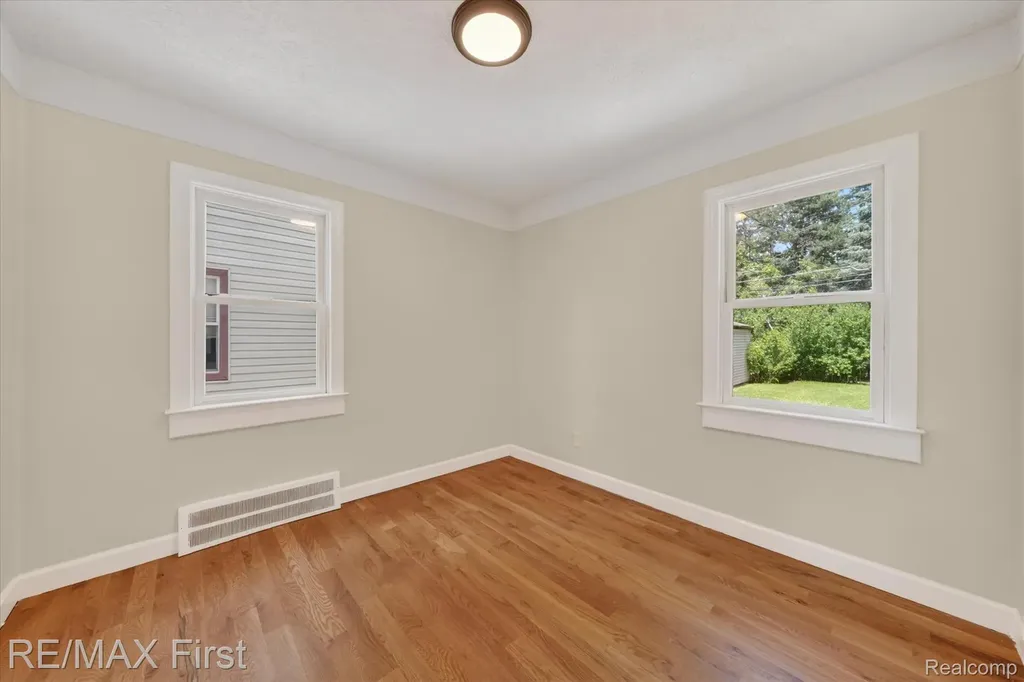 25028 Midland Redford Charter Township MI 48239