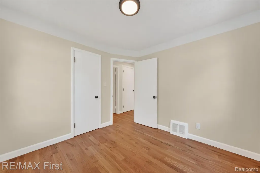 25028 Midland Redford Charter Township MI 48239