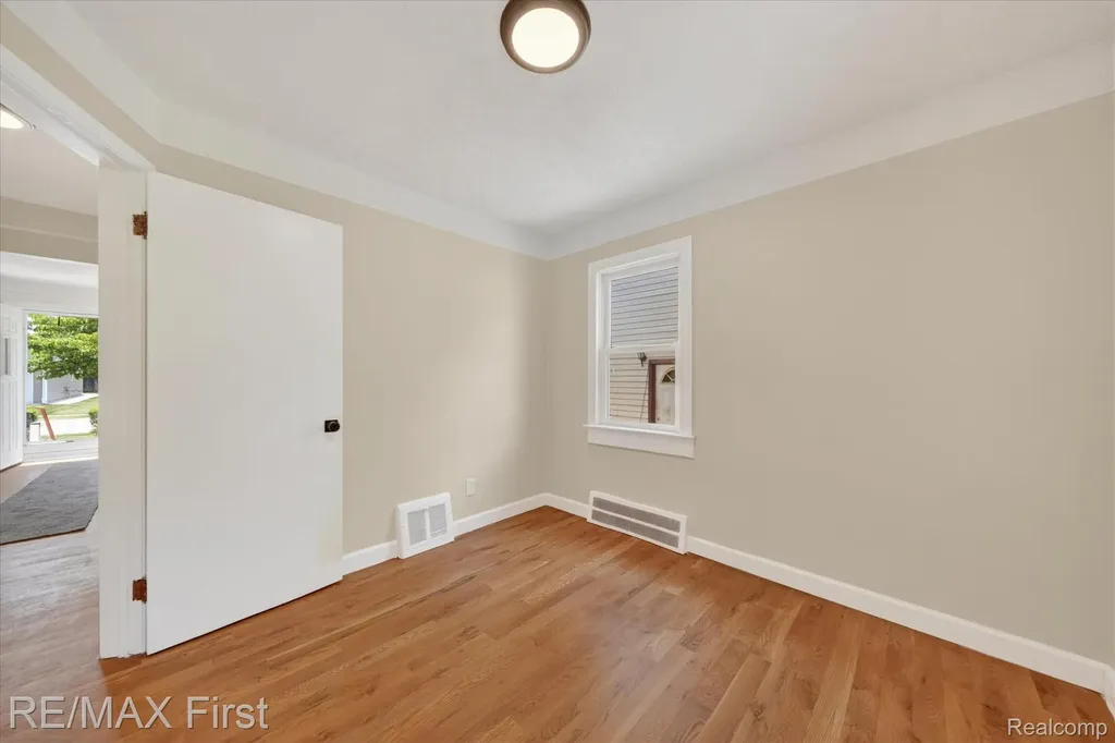 25028 Midland Redford Charter Township MI 48239