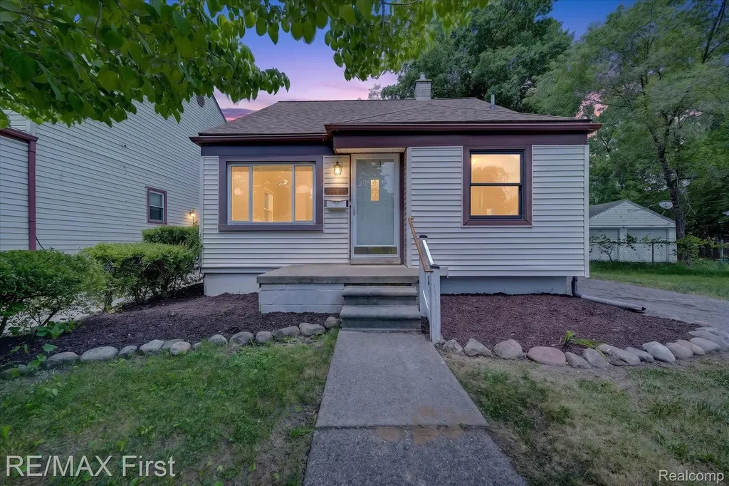 25028 Midland Redford Charter Township MI 48239