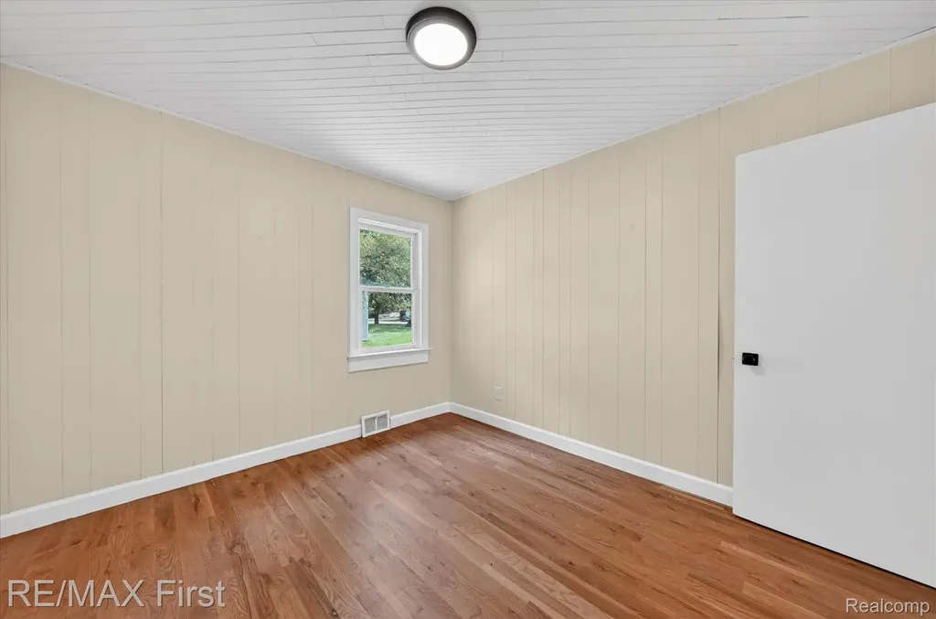 25028 Midland Redford Charter Township MI 48239