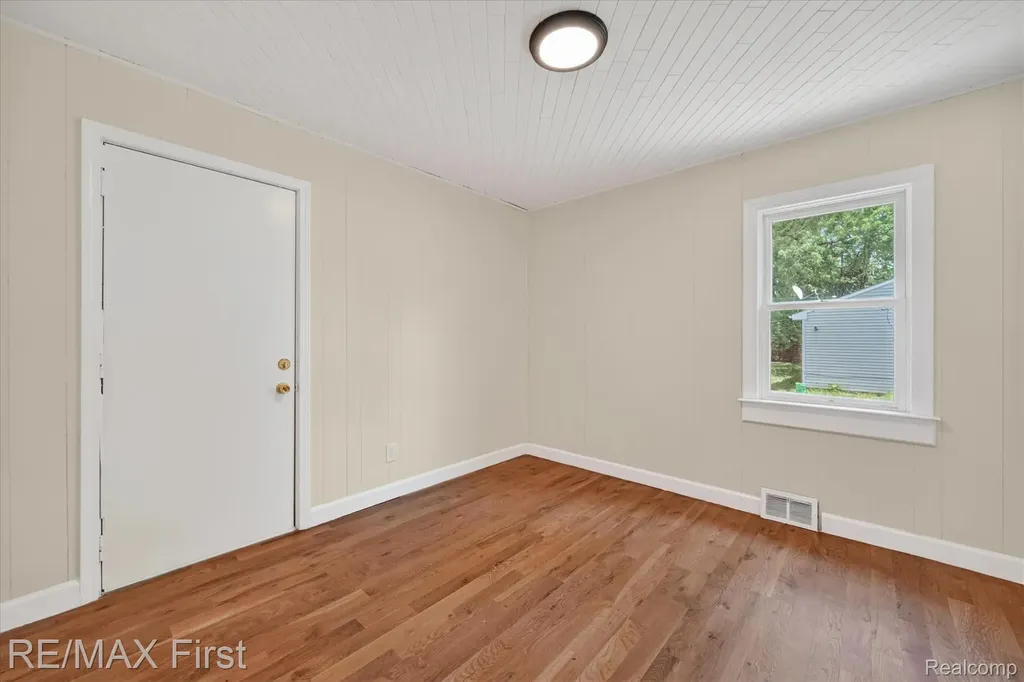 25028 Midland Redford Charter Township MI 48239