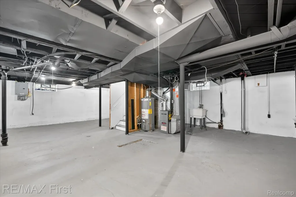 25028 Midland Redford Charter Township MI 48239
