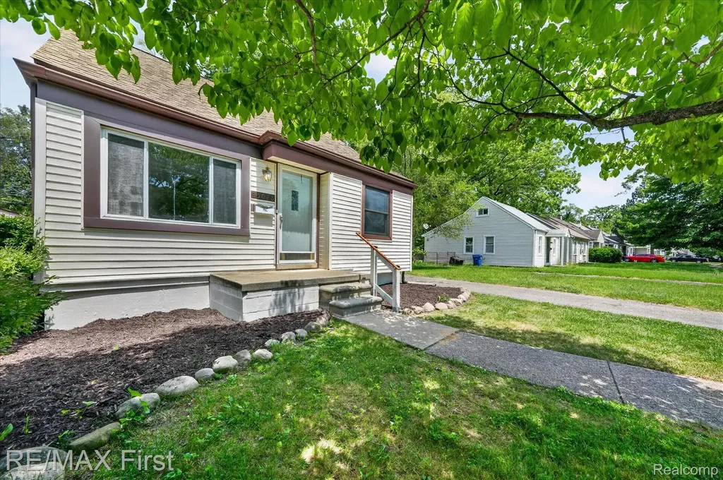 25028 Midland Redford Charter Township MI 48239