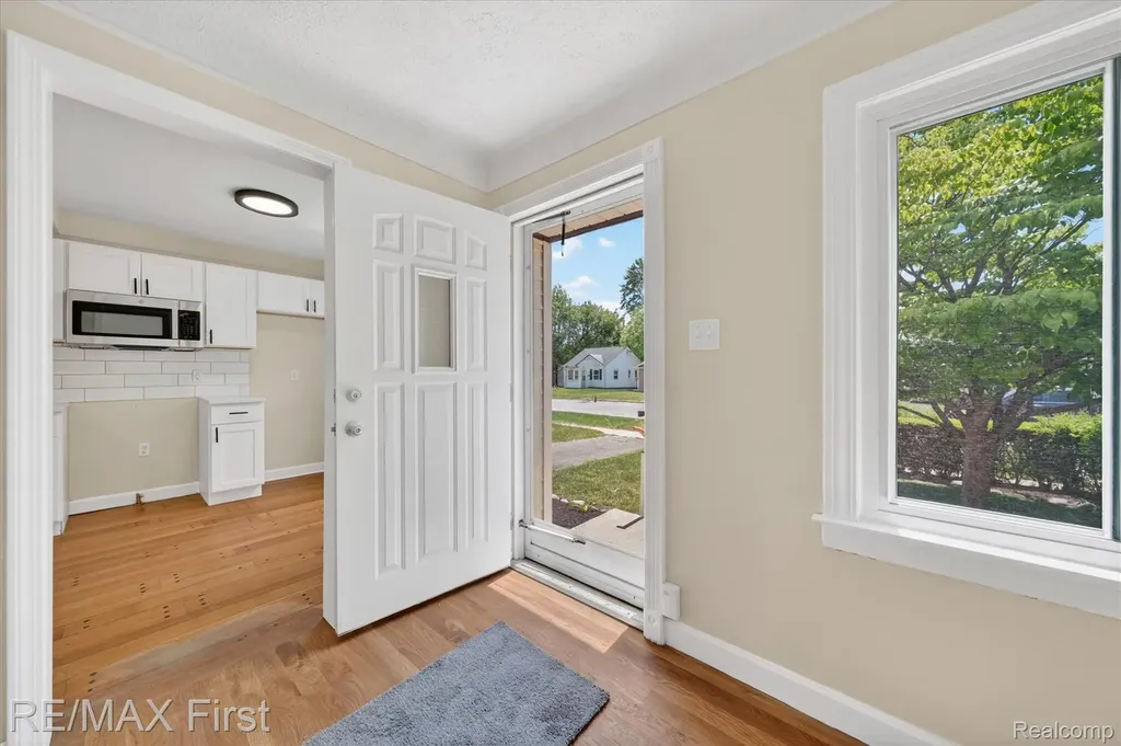 25028 Midland Redford Charter Township MI 48239