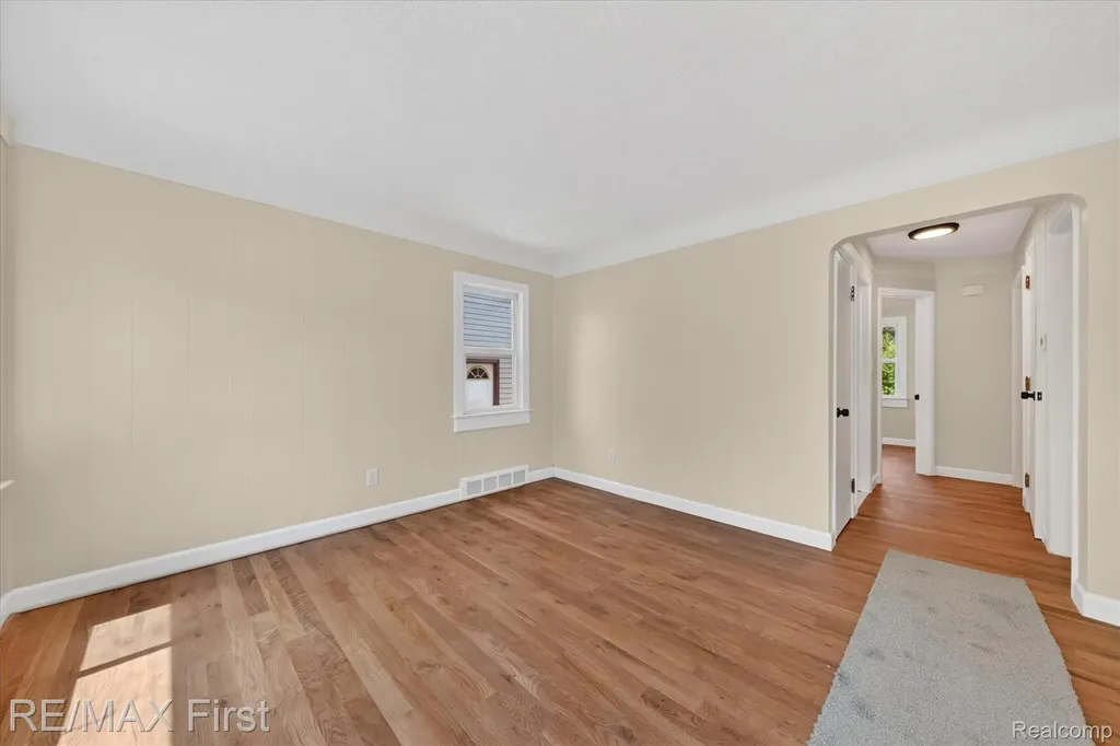 25028 Midland Redford Charter Township MI 48239