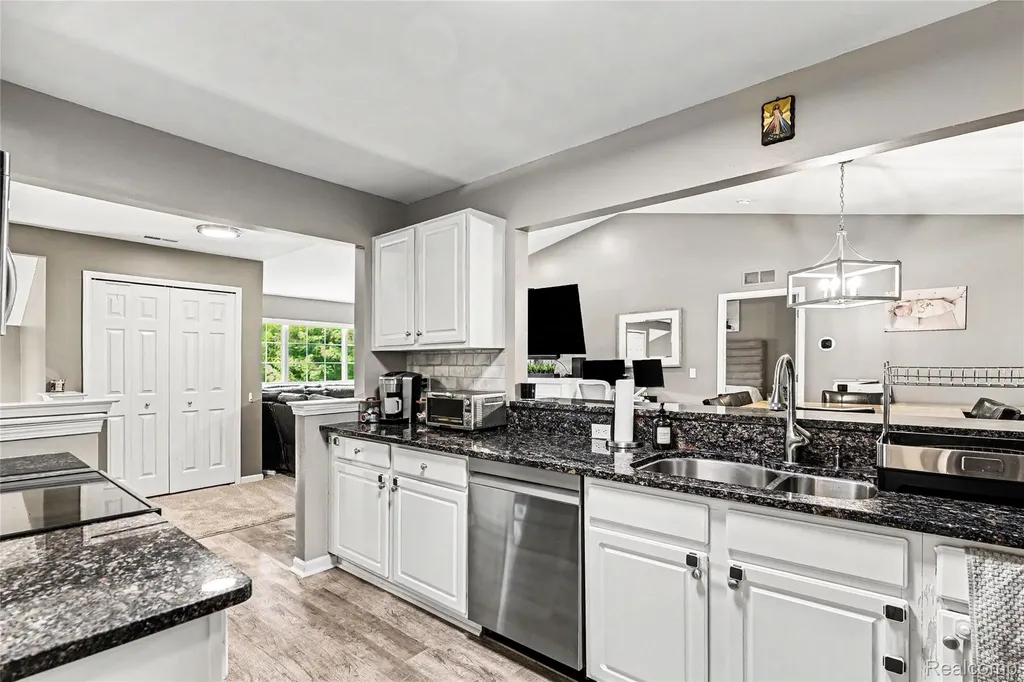 16440 Dominion Drive Macomb Township MI 48044