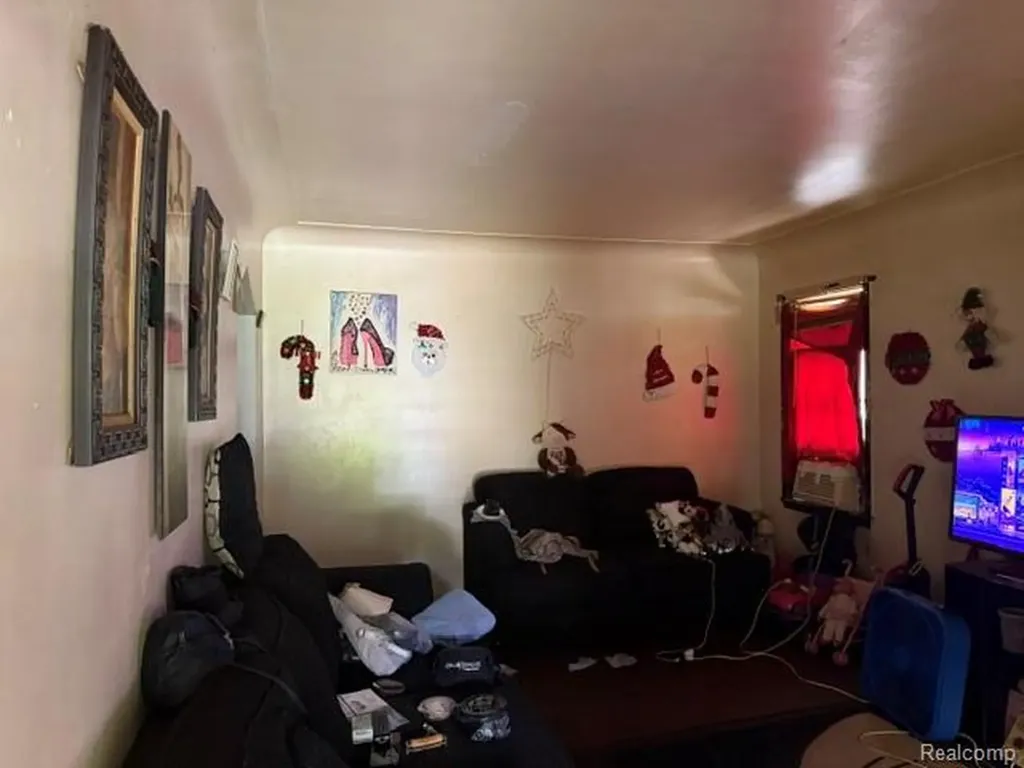 8426 Auburn Street Detroit City MI 48228