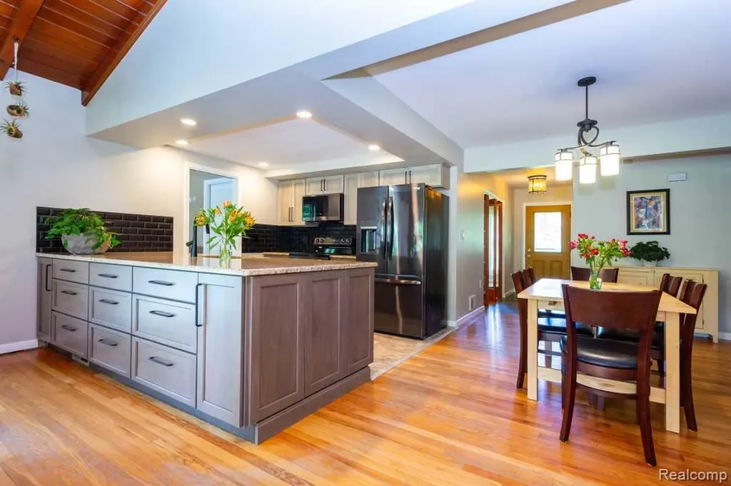 31641 Rocky Crest Farmington Hills City MI 48336