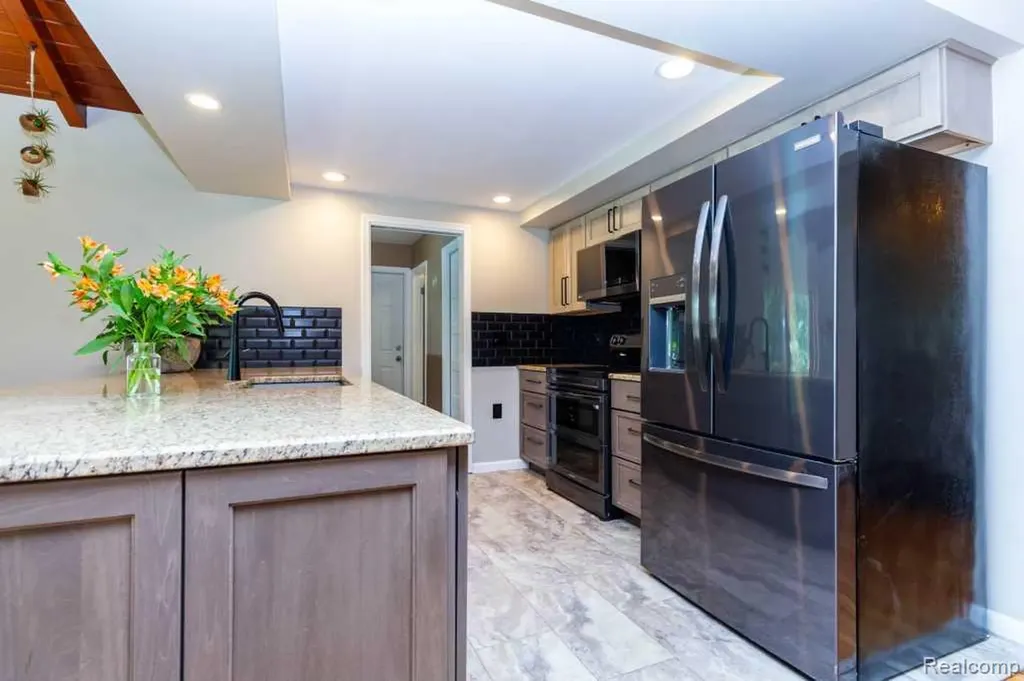 31641 Rocky Crest Farmington Hills City MI 48336
