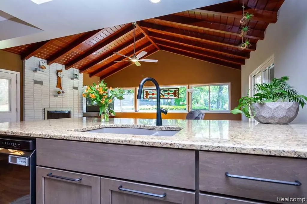 31641 Rocky Crest Farmington Hills City MI 48336