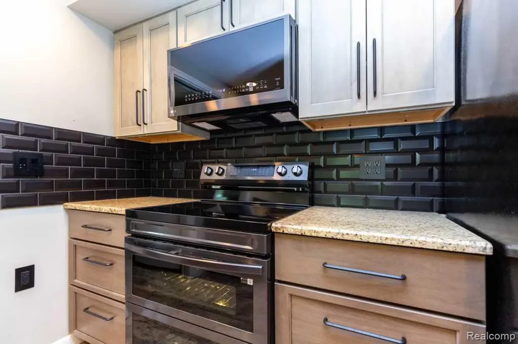 31641 Rocky Crest Farmington Hills City MI 48336