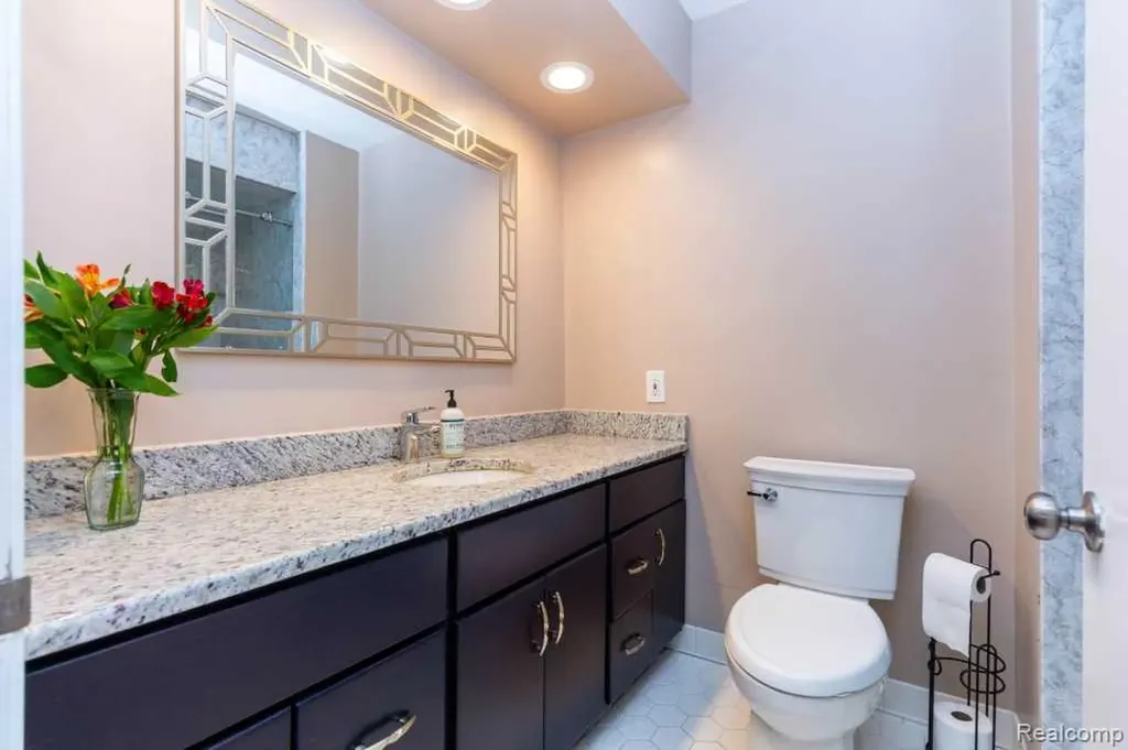 31641 Rocky Crest Farmington Hills City MI 48336