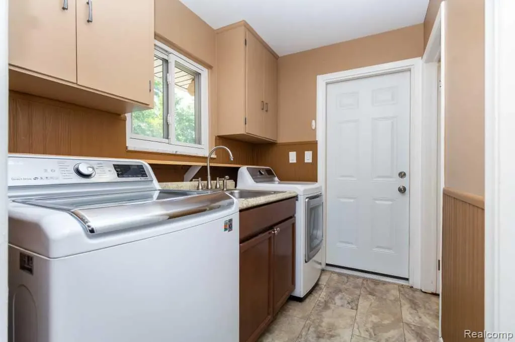 31641 Rocky Crest Farmington Hills City MI 48336