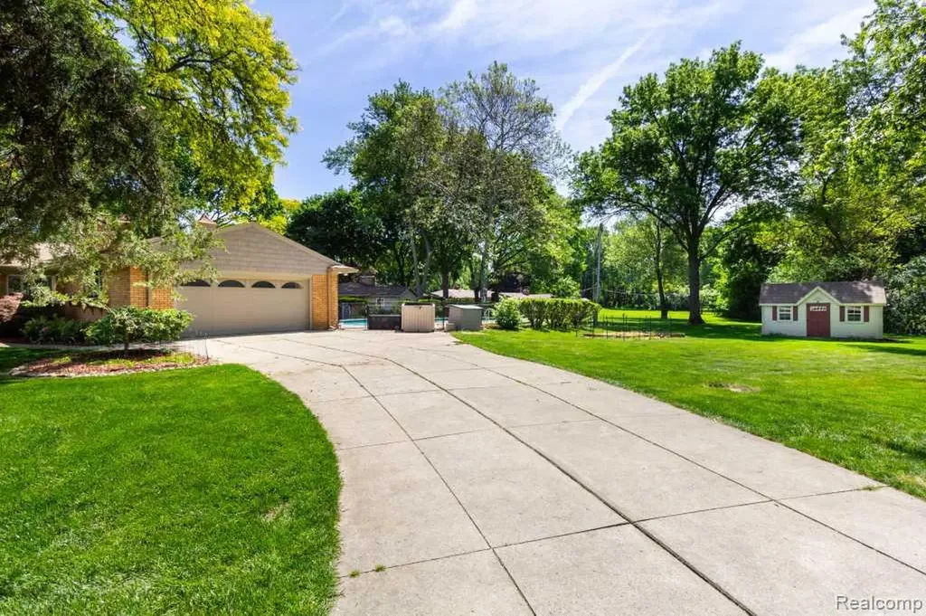 31641 Rocky Crest Farmington Hills City MI 48336