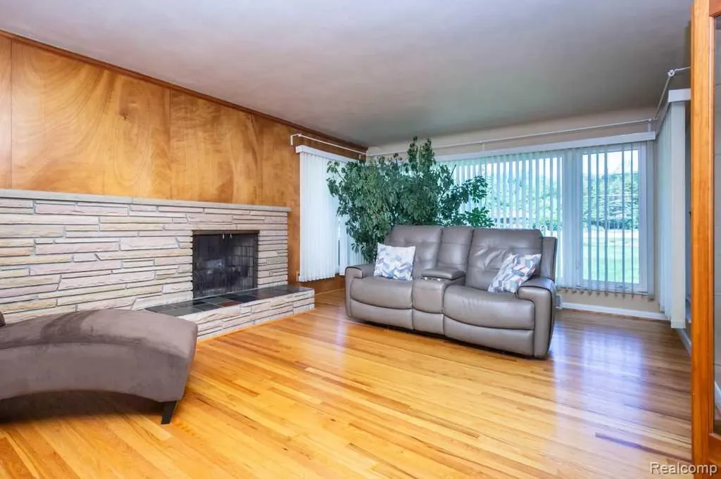 31641 Rocky Crest Farmington Hills City MI 48336