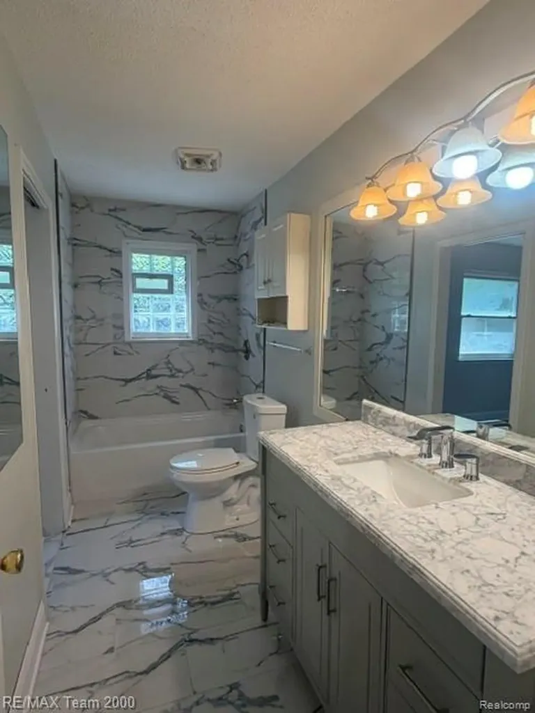 580 Palmerston River Rouge City MI 48218