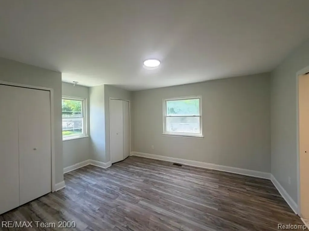 580 Palmerston River Rouge City MI 48218