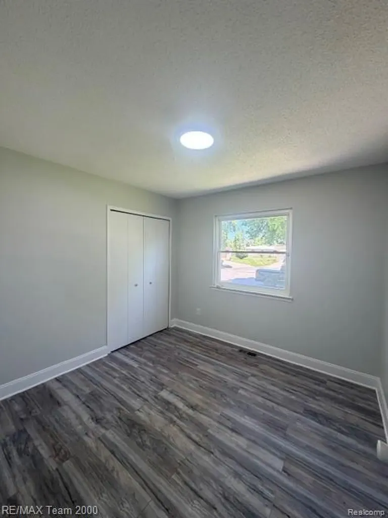 580 Palmerston River Rouge City MI 48218