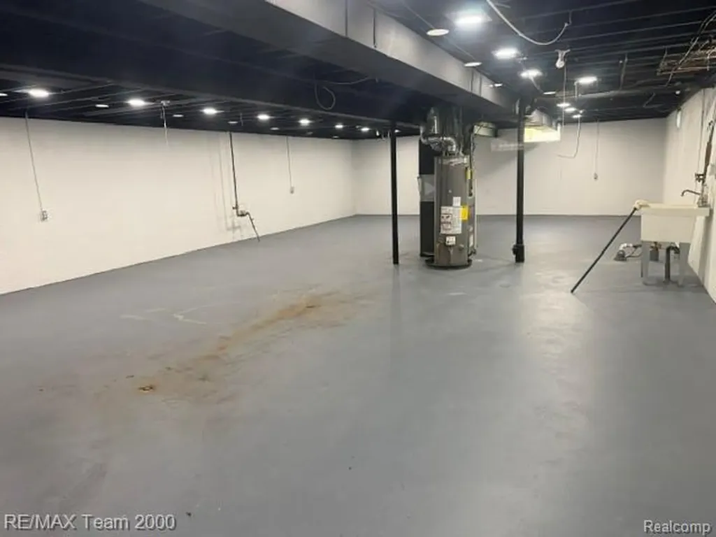 580 Palmerston River Rouge City MI 48218