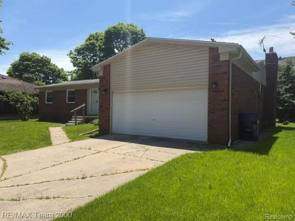 580 Palmerston River Rouge City MI 48218