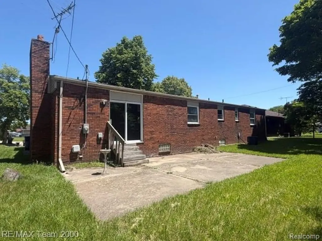 580 Palmerston River Rouge City MI 48218