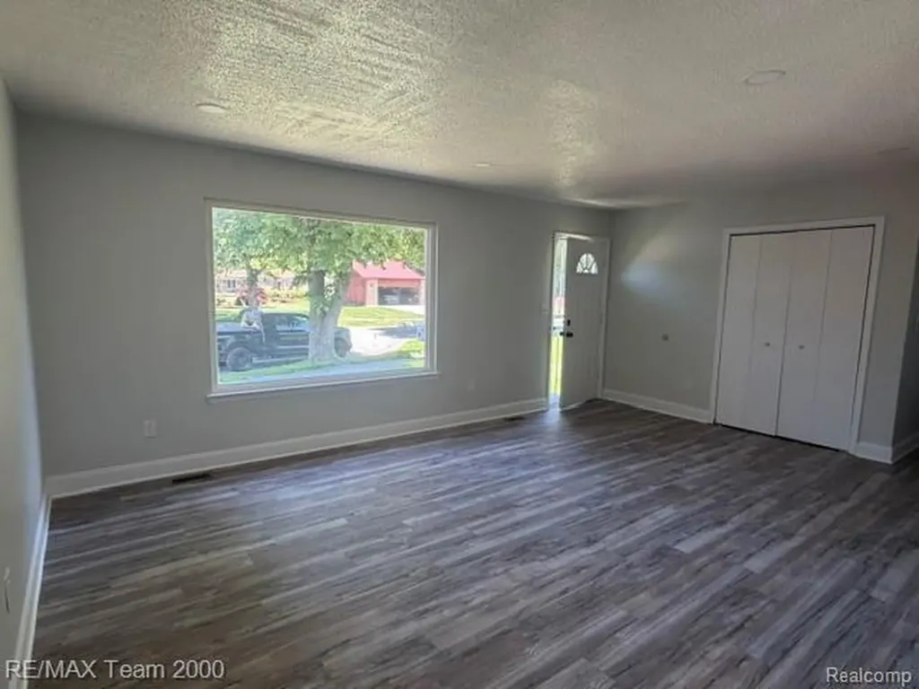 580 Palmerston River Rouge City MI 48218