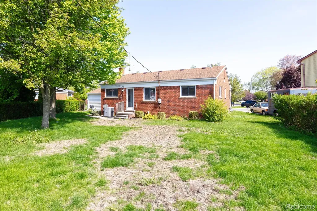 5646 Cambourne Street Dearborn Heights City MI 48127