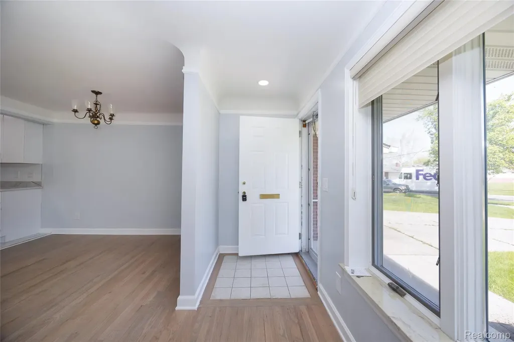 5646 Cambourne Street Dearborn Heights City MI 48127