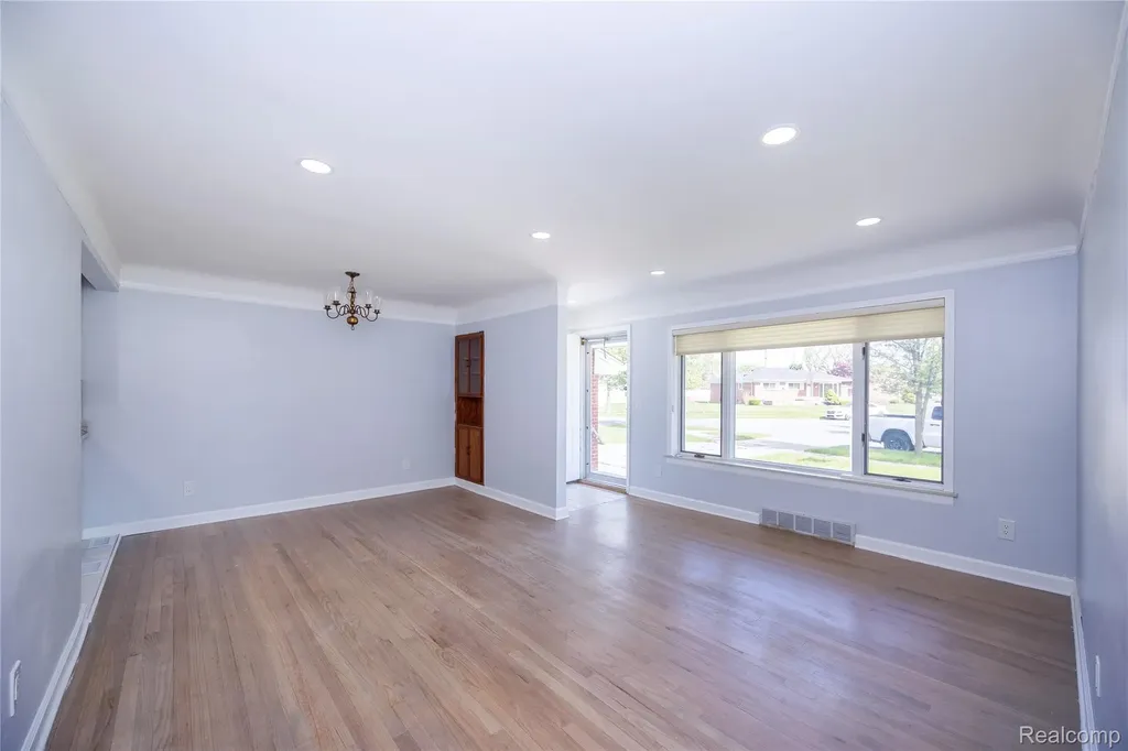 5646 Cambourne Street Dearborn Heights City MI 48127