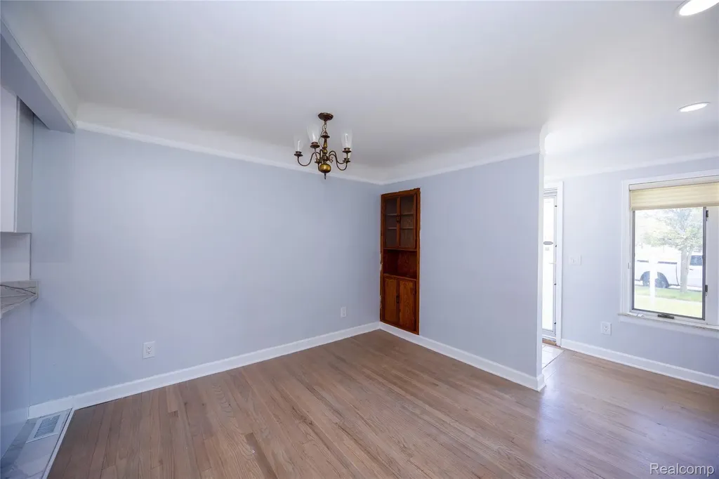 5646 Cambourne Street Dearborn Heights City MI 48127