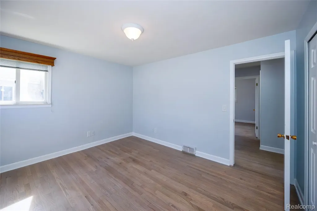 5646 Cambourne Street Dearborn Heights City MI 48127
