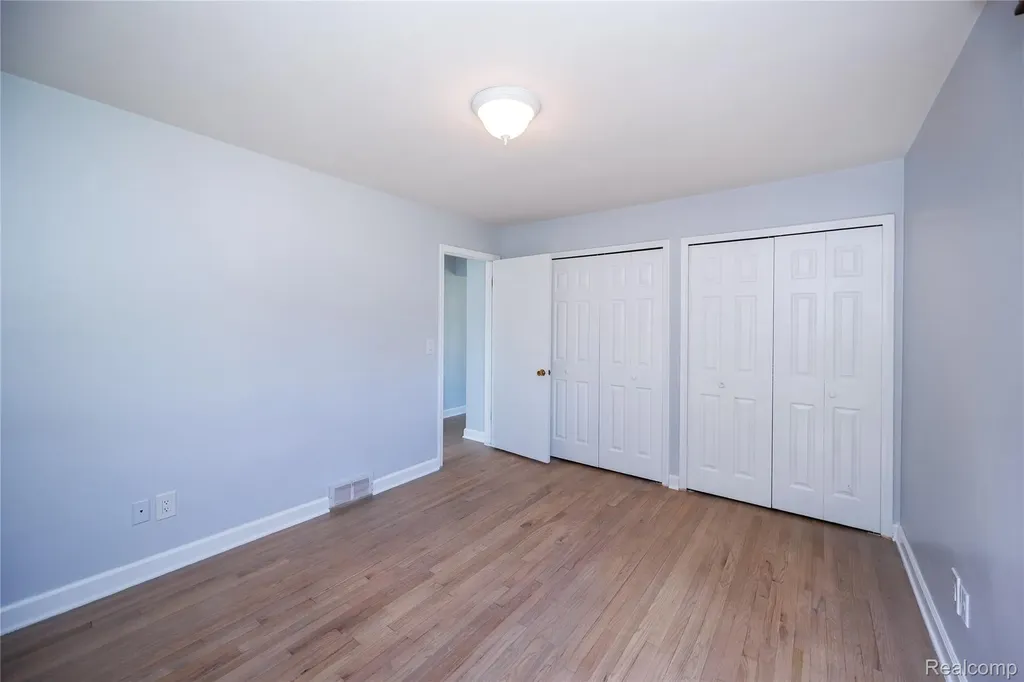 5646 Cambourne Street Dearborn Heights City MI 48127