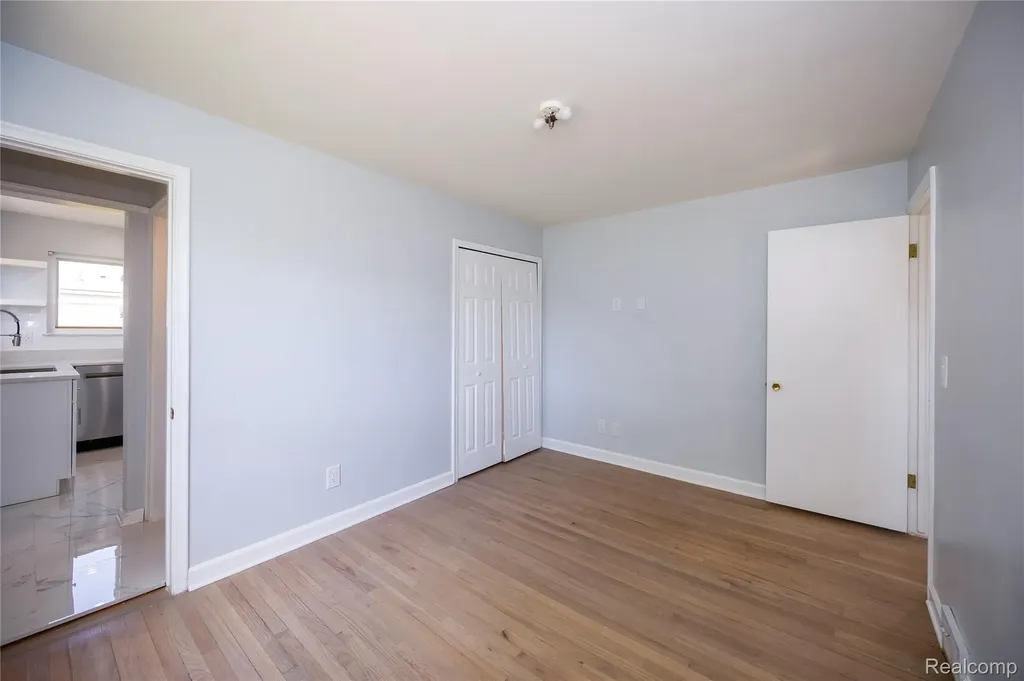 5646 Cambourne Street Dearborn Heights City MI 48127
