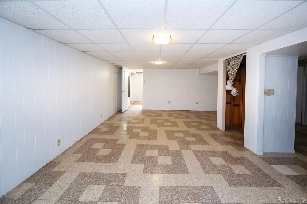 5646 Cambourne Street Dearborn Heights City MI 48127