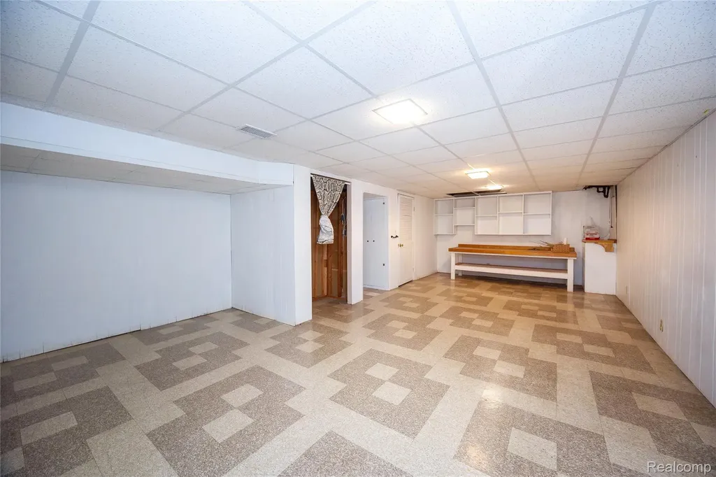 5646 Cambourne Street Dearborn Heights City MI 48127
