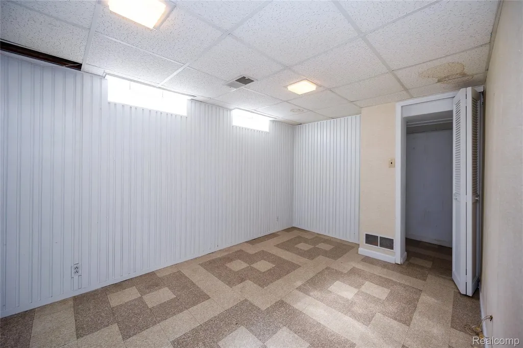 5646 Cambourne Street Dearborn Heights City MI 48127