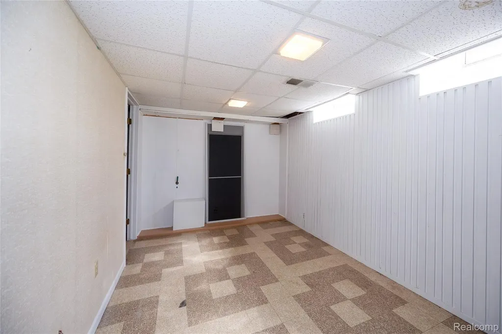 5646 Cambourne Street Dearborn Heights City MI 48127