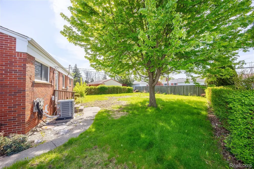 5646 Cambourne Street Dearborn Heights City MI 48127