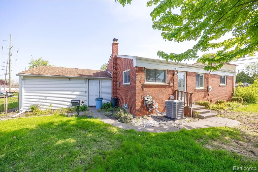 5646 Cambourne Street Dearborn Heights City MI 48127