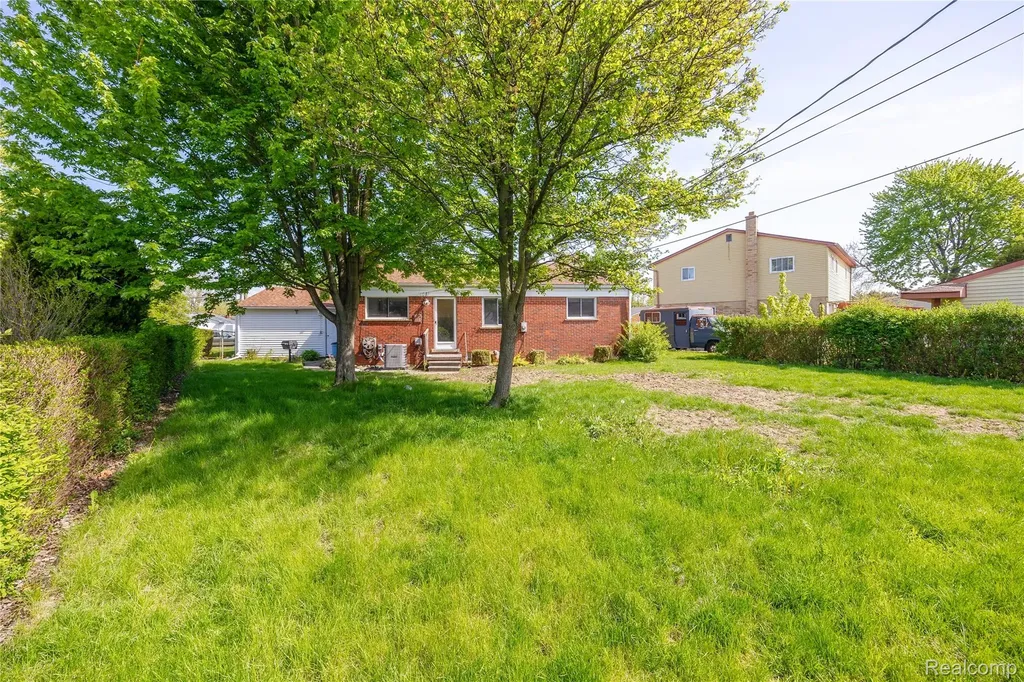 5646 Cambourne Street Dearborn Heights City MI 48127